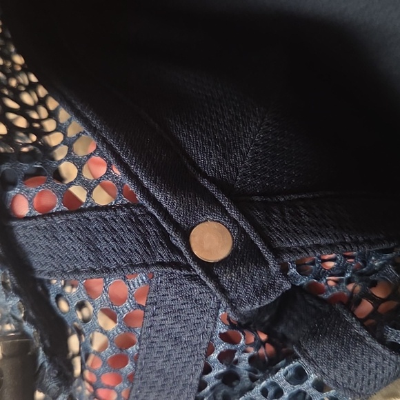 Oiselle Runner Trucker Hat - Picture 4 of 7